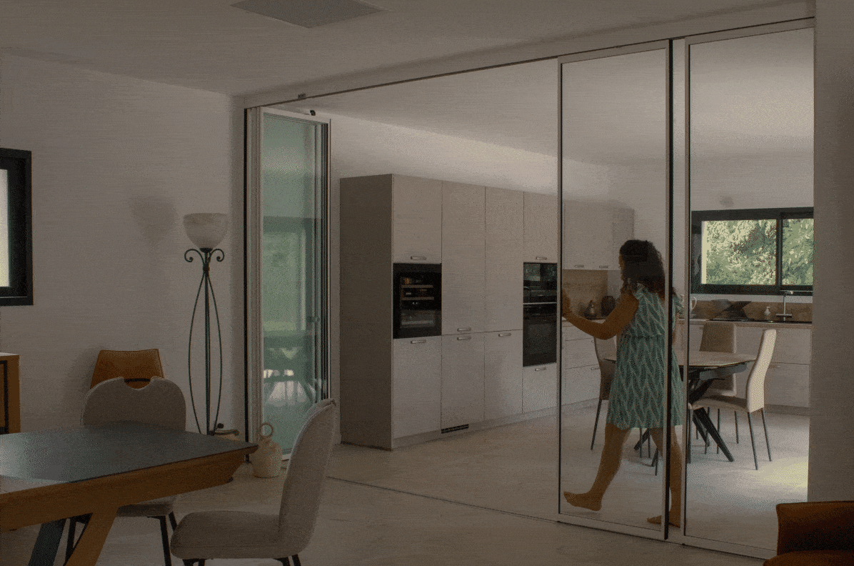 Séparer les espaces avec une verrière tout verre coulissant-pivotant dans le Rhône (69) TRANSPARENCE CONCEPTION